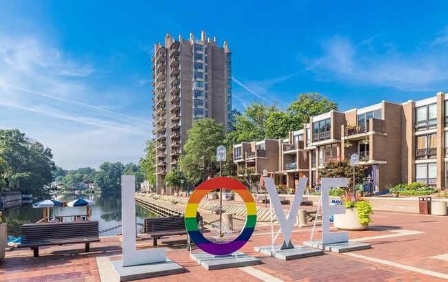 11400 Washington Plaza W in Reston, VA - Building Photo - Building Photo