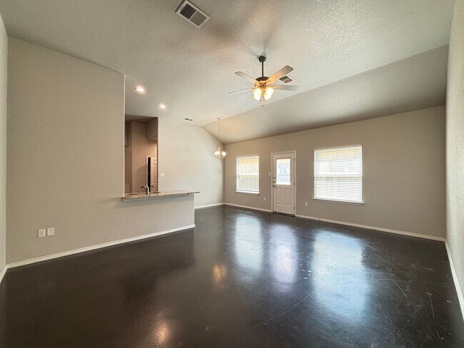 1126 Burek Cross in Seguin, TX - Building Photo - Building Photo