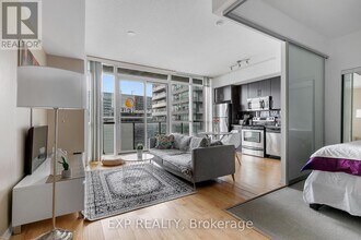 65 Bremner Blvd in Toronto, ON - Building Photo - Building Photo