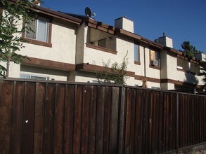 1302-1308 Daniel Ct in Milpitas, CA - Building Photo - Building Photo