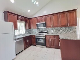 2652 Riverside Dr in Coral Springs, FL - Building Photo