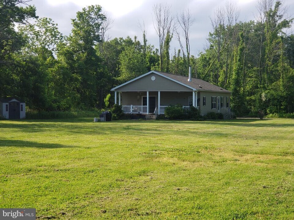2714 Windy Bush Rd in Newtown, PA - Building Photo