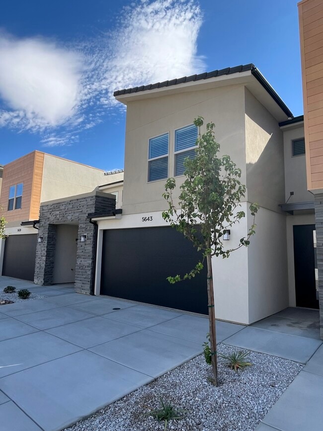 property at 5643 S Duel Ln