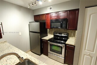 2850 N Oakland Forest Dr in Oakland Park, FL - Building Photo - Building Photo