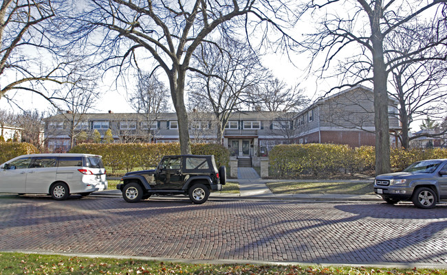 704-712 11th St in Wilmette, IL - Foto de edificio - Building Photo