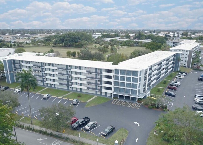 property at 950 Hillcrest Dr