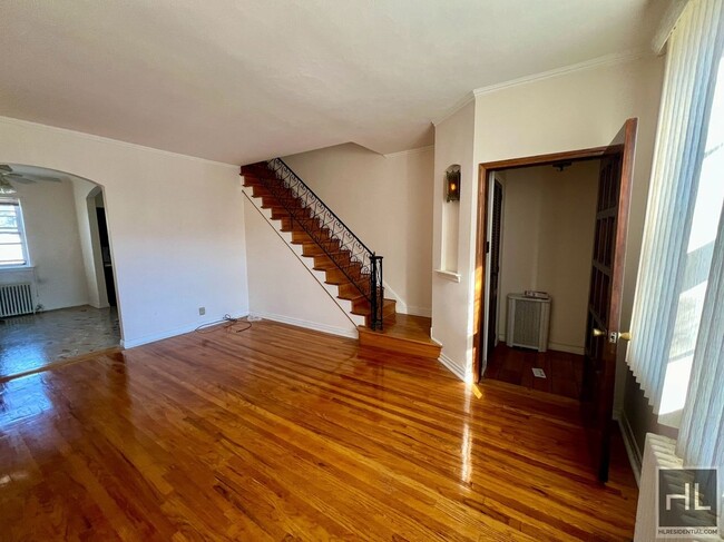 28 Village Rd E-Unit -1 in Brooklyn, NY - Building Photo - Building Photo