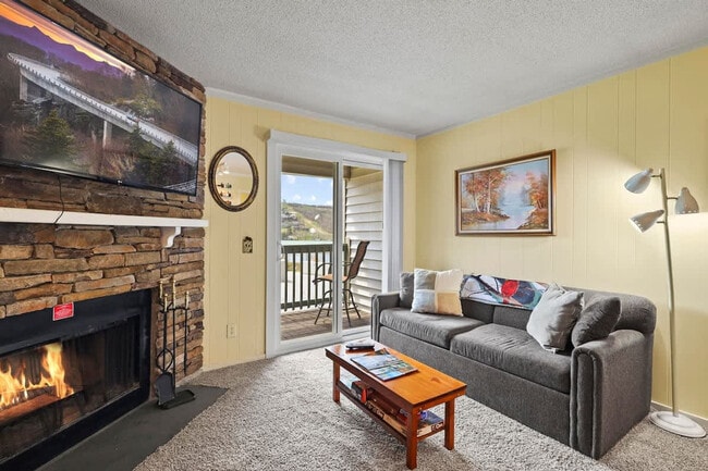 1216 Pinnacle Rdg Rd