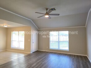 10145 Orchid Ln in Waco, TX - Foto de edificio - Building Photo