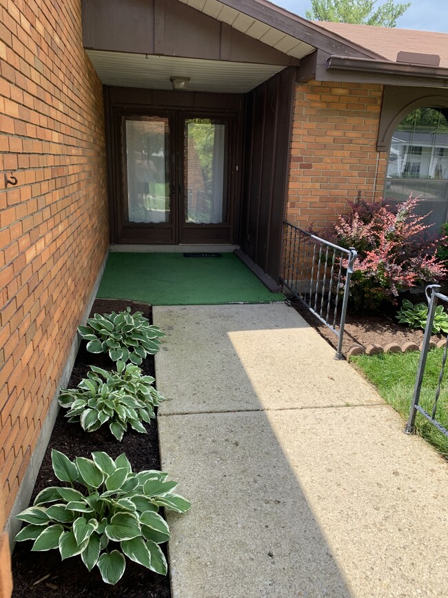 1573 Etta Kable Dr in Dayton, OH - Building Photo - Building Photo