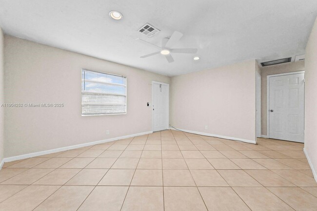 3810 92nd Ln N in West Palm Beach, FL - Building Photo - Building Photo