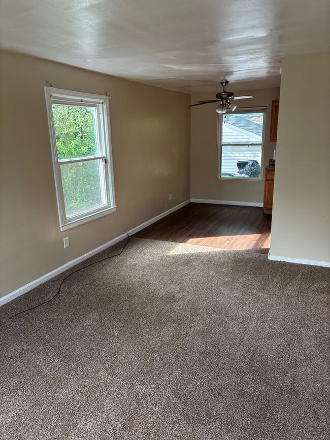 1566 E 256th St in Euclid, OH - Building Photo - Building Photo