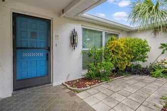 7403 Populus Dr in Port Richey, FL - Building Photo - Building Photo