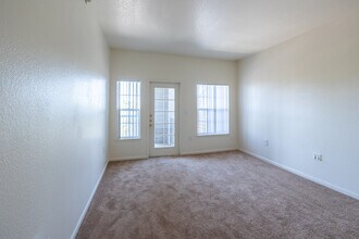 Village Crest in Commerce City, CO - Foto de edificio - Interior Photo