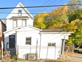 144-19-144111 111th Ave in Queens, NY - Building Photo