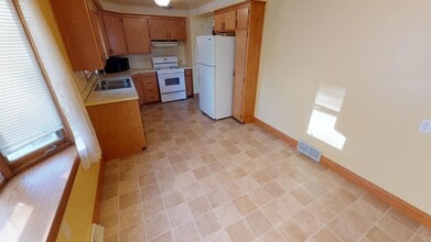 907 E Harding Dr in Appleton, WI - Foto de edificio - Building Photo