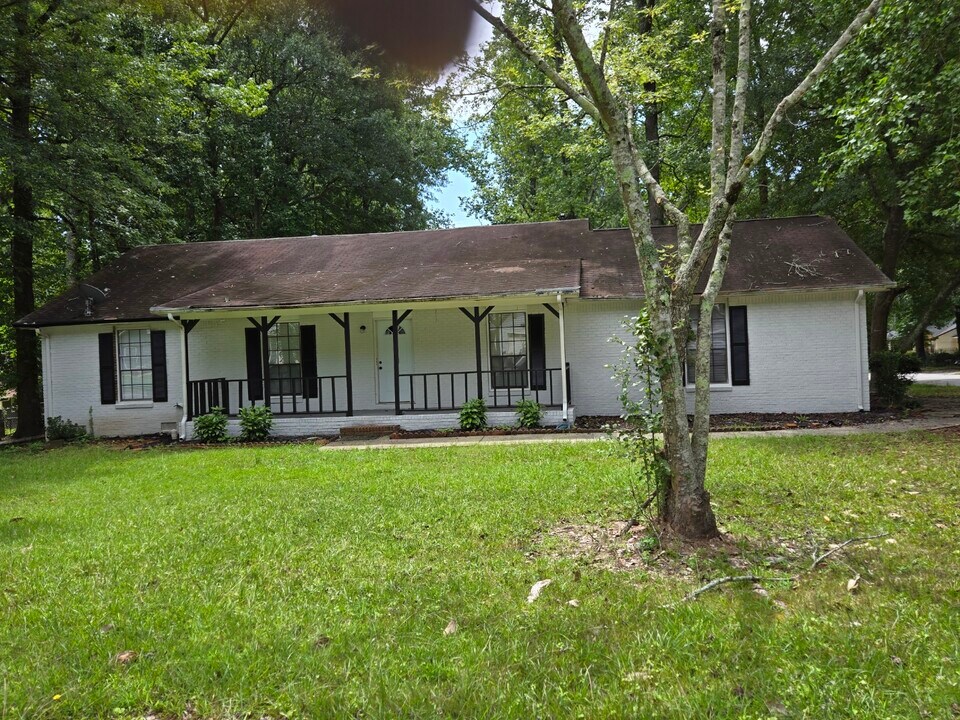 9011 Liberty Ln in Jonesboro, GA - Foto de edificio