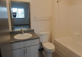 511 S Interlake Rd in Moses Lake, WA - Building Photo - Building Photo