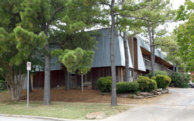 Pinewood Apartments in Tulsa, OK - Building Photo - Building Photo