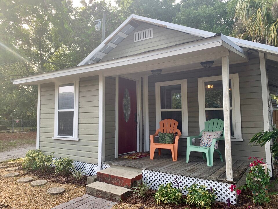 5902-5902 N Cherokee Ave in Tampa, FL - Building Photo