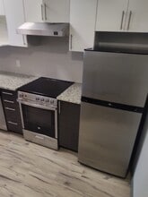 77-377 Leland St in Hamilton, ON - Building Photo - Building Photo