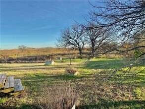 350 Co Rd 462 in Elgin, TX - Building Photo - Building Photo