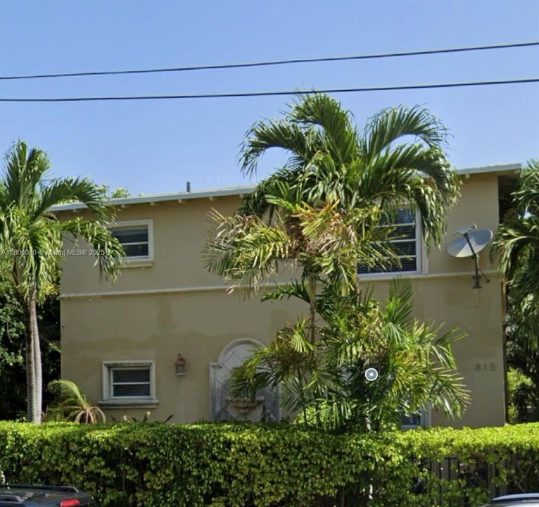 815 W 40th St in Miami Beach, FL - Building Photo