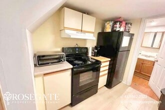 Spacious 4-Bedroom Home in East London – 1 in London, ON - Building Photo - Building Photo