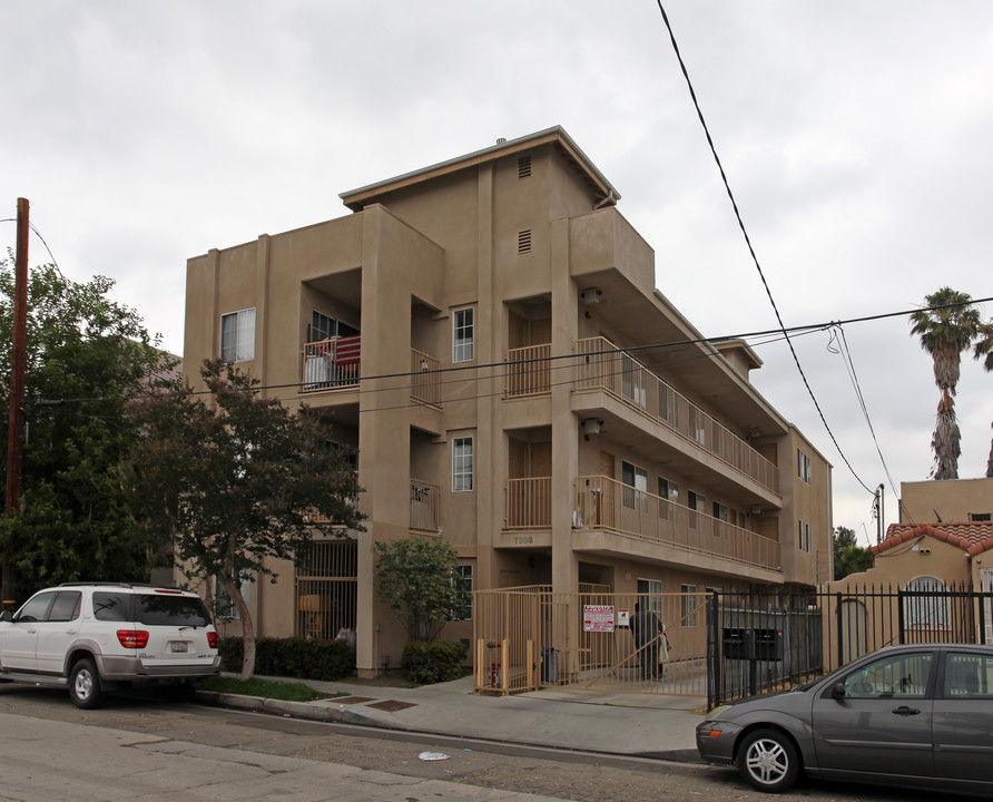 7308 Canby Ave in Reseda, CA - Building Photo