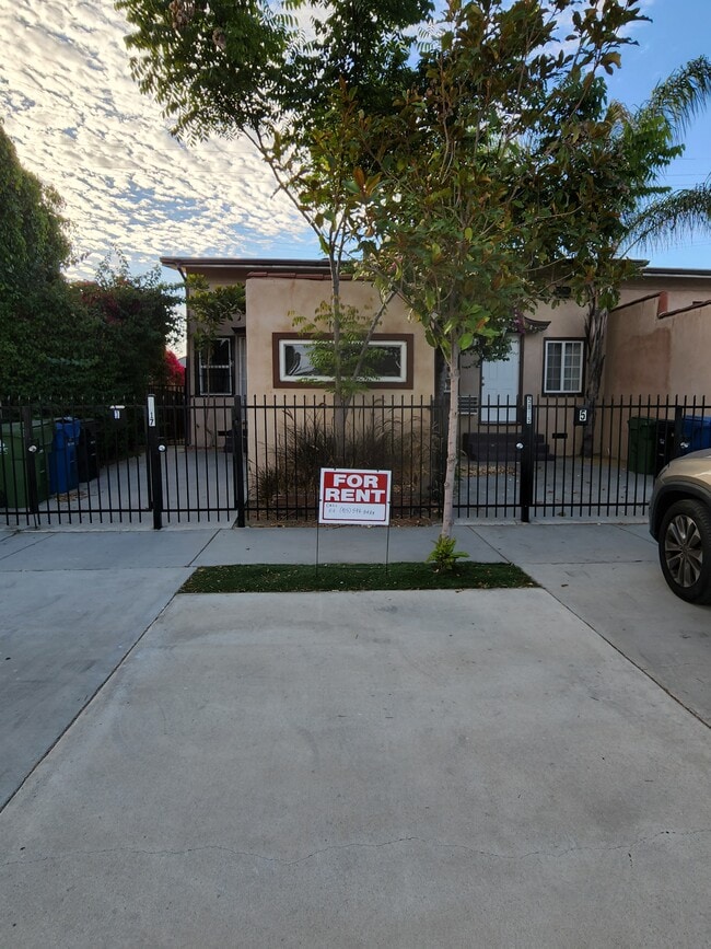 5825 Venice Blvd, Unit 1 in Los Angeles, CA - Building Photo - Building Photo
