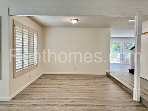 8855 Centaurus Way in San Diego, CA - Building Photo - Building Photo