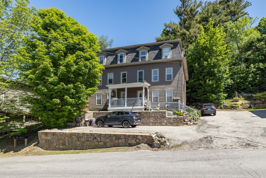 49 Main St in Sunapee, NH - Building Photo