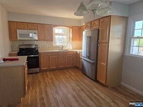 633 10th St in Lyndhurst, NJ - Building Photo - Building Photo