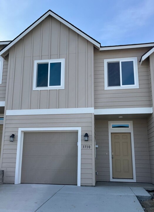 3710 S Roosevelt St in Kennewick, WA - Building Photo