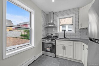 31-15 101st St in Queens, NY - Building Photo - Building Photo