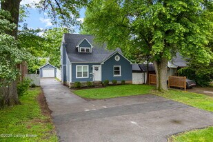 121 N Hubbards Ln in Louisville, KY - Building Photo