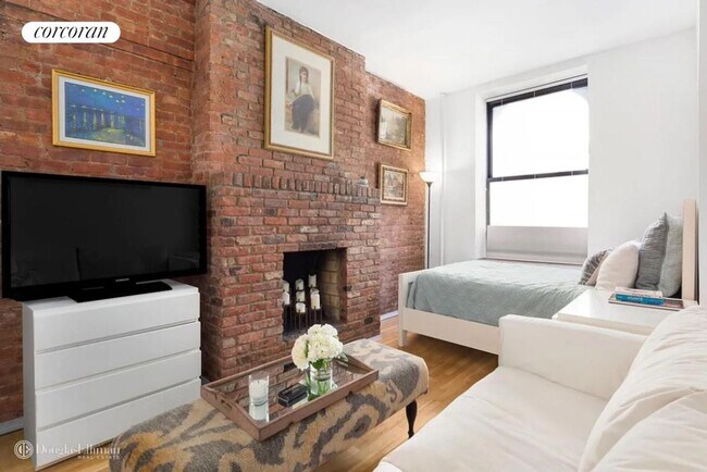 24 Cornelia St in New York, NY - Building Photo - Building Photo