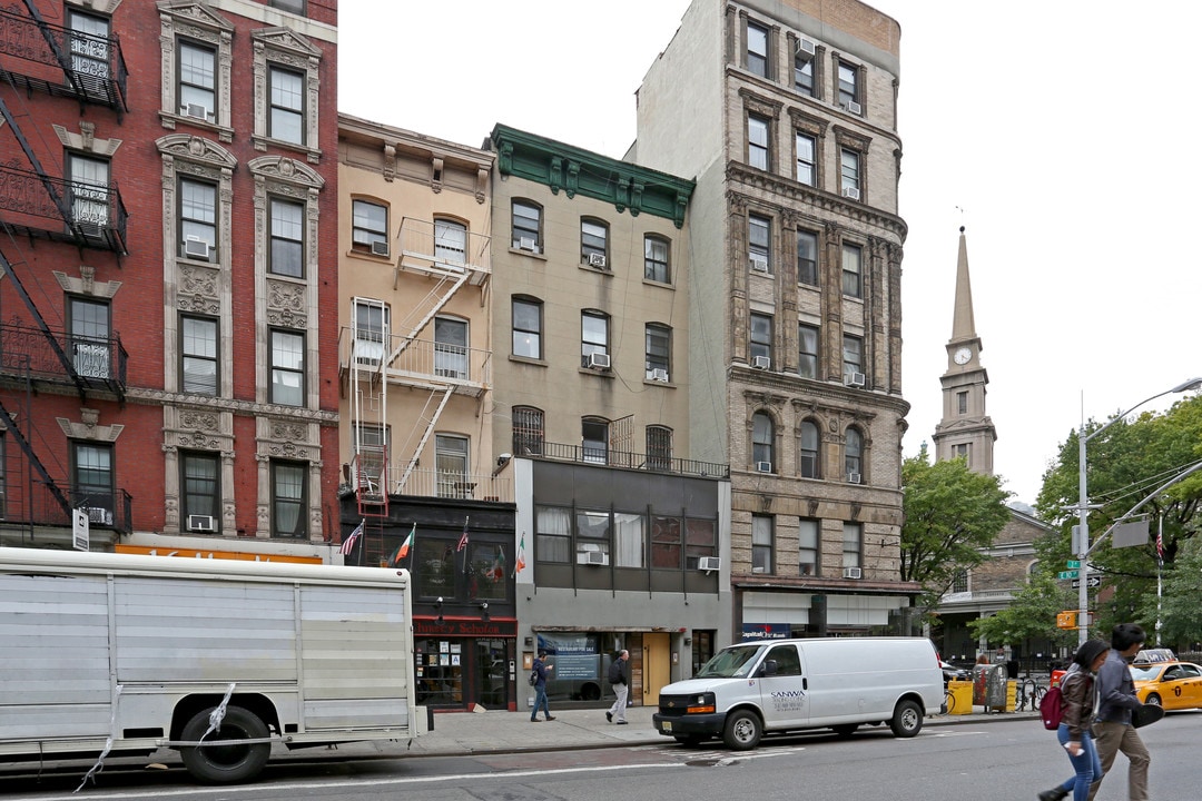157 Second Ave in New York, NY - Foto de edificio