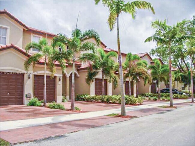 1027 NE 207th St in Miami, FL - Building Photo - Building Photo