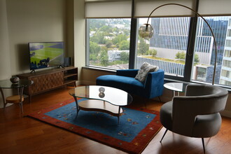 3601 S River Pkwy, Unit 1302 in Portland, OR - Foto de edificio - Building Photo