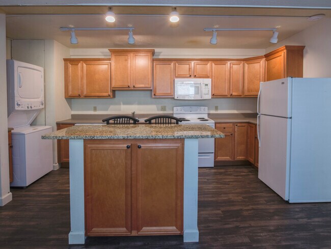 512 E Stoughton St in Champaign, IL - Building Photo - Building Photo