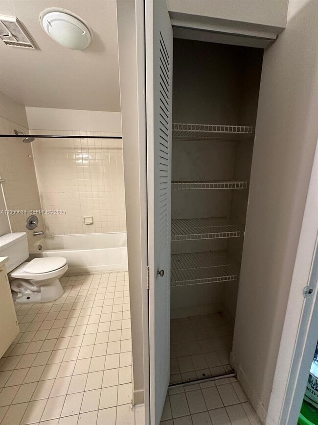 7160 NW 179th St in Hialeah, FL - Building Photo - Building Photo