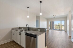 The Ellys in Birmingham, AL - Building Photo