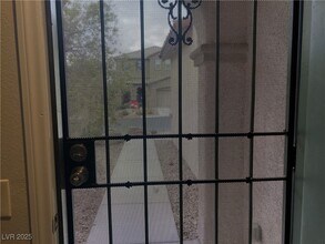 9068 W Palomino Park Ct in Las Vegas, NV - Building Photo - Building Photo