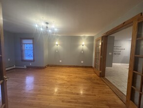 190 N Main St, Unit Apt 2 in Middleboro, MA - Foto de edificio - Building Photo