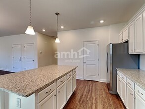 1390 Ashlyn Ct in Lawrenceville, GA - Foto de edificio - Building Photo