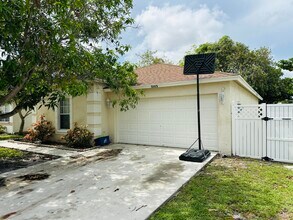 5165 Foxhall Pl in West Palm Beach, FL - Foto de edificio - Building Photo
