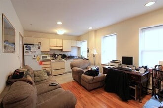 32 Ivaloo St, Unit 8 in Somerville, MA - Building Photo - Building Photo