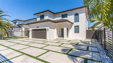 15817 SW 138th Terrace in Miami, FL - Building Photo - Building Photo