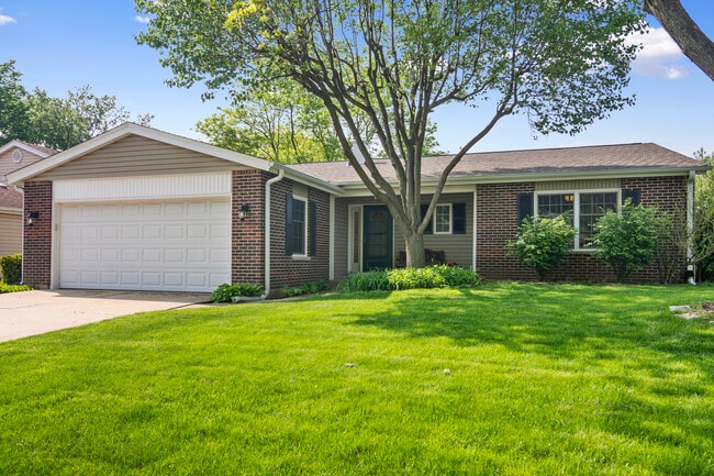 812 Saratoga Ln
